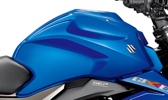 GIXXER image 7 615 LATIN_AMERICA_GSX150_Blue_FuelTank.jpg